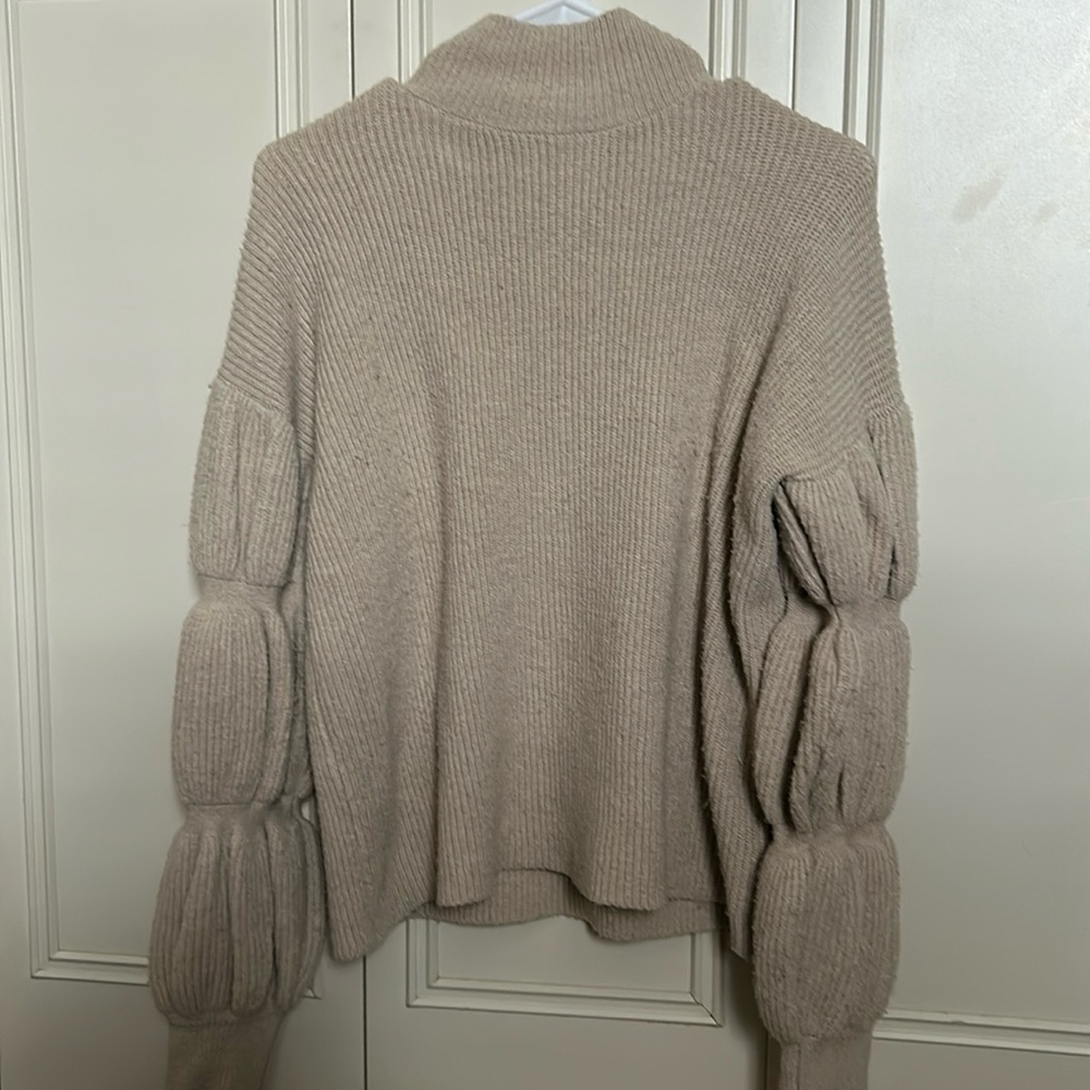 Hem & Thread Size Small Cream Bubble Sleeve Sweater